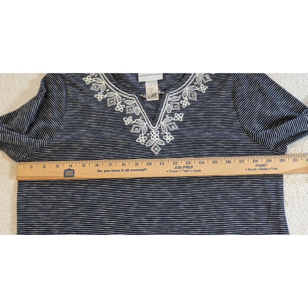 Alfred Dunner Womens Small Top NWOT Embroidered Rhinestone V Neck 3/4 Sleeve - Picture 8 of 9